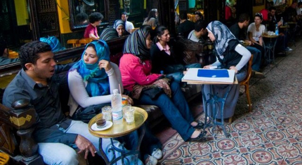 Donne con il velo cacciate dal ristorante: "Musulmani terroristi"