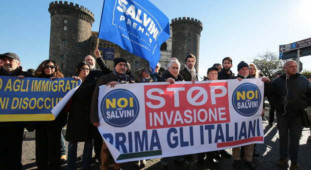 Napoli, la Lega scende in piazza: «No al protocollo Minniti-de Magistris»