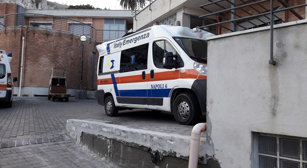 La moglie del paziente di Capri scrive a De Luca: «Così rende gli ospedali fatiscenti»