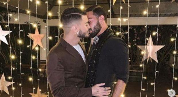 Grande Fratello 2019, Cristian Imparato trova l'amore e pubblica la foto con il fidanzato: «Complicità»