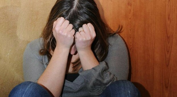 Abusano di una ragazza di 16 anni: processo a due marocchini