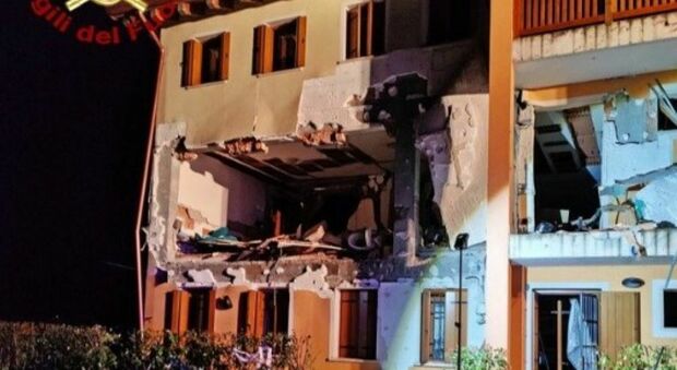 Fuga di gas, esplode un complesso residenziale: 22 evacuati e case sventrate. Terrore nella notte