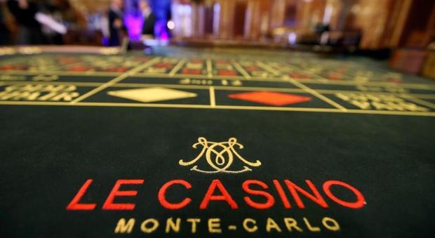 Montecarlo, gioca 2 milioni di euro al Casinò senza avere i soldi: ricercato truffatore italiano