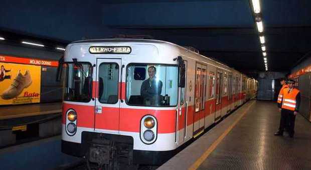 Milano, ha le doglie in metropolitana e partorisce sulla banchina