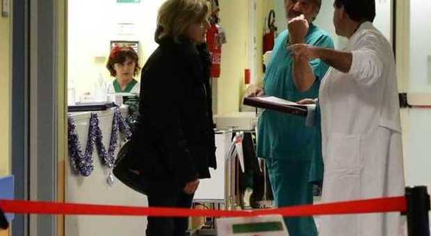 Apprensione in ospedale per l'intervento a Bersani (Foto Campanini Ansa)