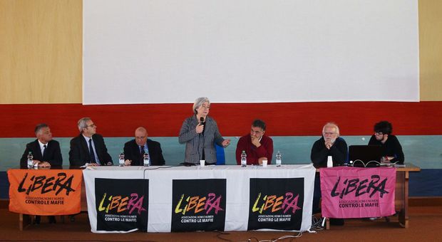 Rosy Bindi durante un incontro della commissione antimafia a Latina, a dicembre 2014