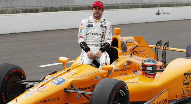 Fernando Alonso con la sua McLaren