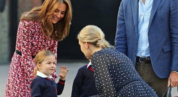 immagine Kate e William, Charlotte al primo giorno di scuola: il gesto della principessina non passa inosservato