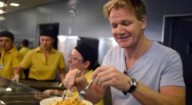 Gordon Ramsay offre pasti gratuiti ai bambini nei suoi ristoranti di lusso