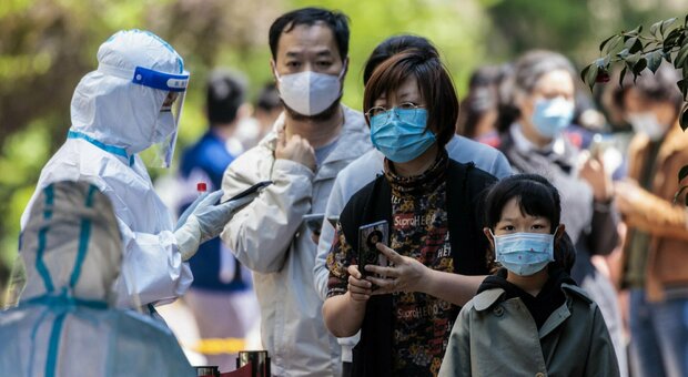 Omicron, a Shanghai primi tre morti nonostante il lockdown per 26 milioni di abitanti