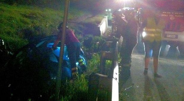 Incidente sulla Napoli-Bari, auto precipita nella scarpata
