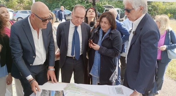 L'incontro a Torre del Greco con il sindaco Mennella e il presidente Coni Malagò sul progetto palazzetto dello sport