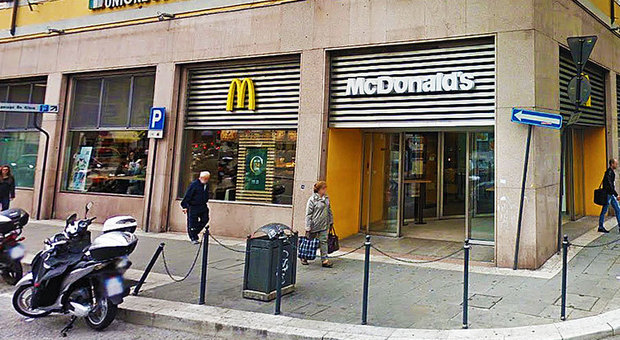 Troppe liti e violenza tra i giovani clienti: il questore chiude il McDonald's per 7 giorni