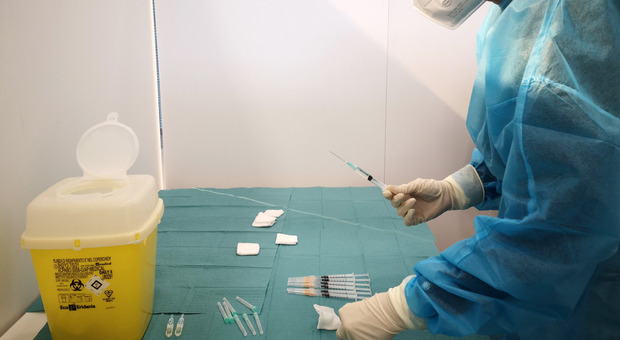 Vaccini, in Puglia via libera alle prenotazioni per la fascia 59-50 anni