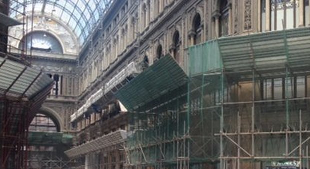 Napoli, sei ragazzini terribili danneggiano la Galleria Umberto
