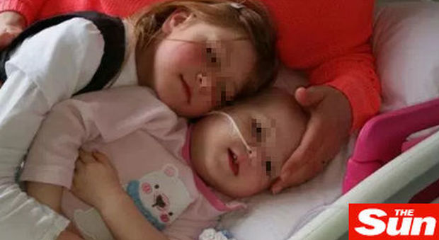 Scopre che la figlia di 14 mesi ha il cancro dopo 50 visite: "Mi dicevano che ero iper protettiva"