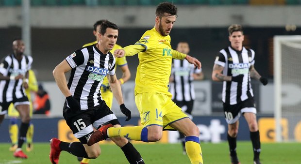 Accade tutto nel 1° tempo, Chievo-Udinese finisce 1-1