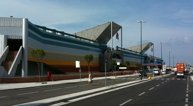 Napoli, ipermercato Auchan venduto «a sorpresa»: è sciopero a oltranza. I francesi lasceranno la Campania