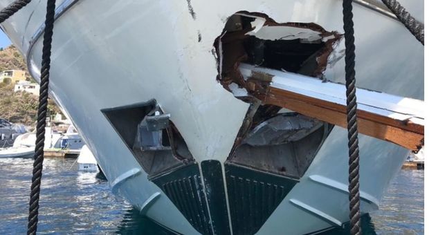 Traghetto contro yacht alle Eolie, cinque feriti. «La nave non ha rispettato la precedenza»