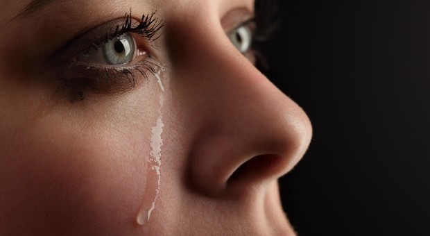 Lacrime, una persona su tre ne ha poche: ecco i nemici da evitare
