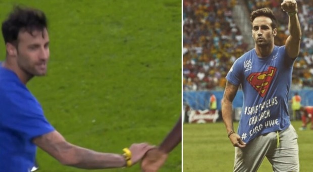 Mario Ferri «Il Falco» colpisce ancora, invasione di campo e selfie con Ronaldo durante la Supercoppa italiana Foto