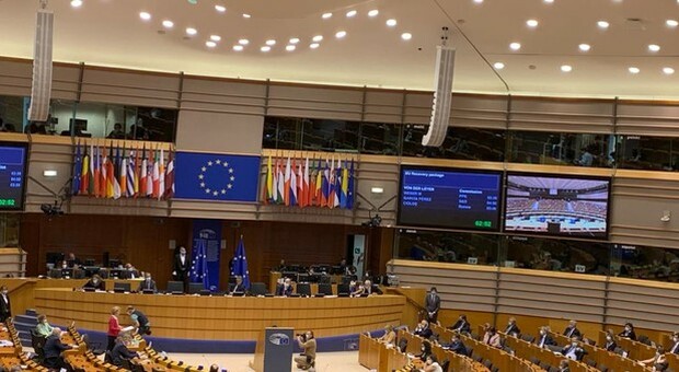 La lettera degli eurodeputati alla Commissione Ue, bloccate il Pnrr polacco