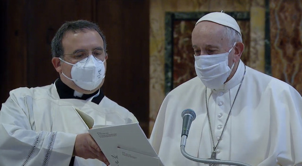 Il Papa (con mascherina) coi leader religiosi in Campidoglio prega contro il Covid e il terrorismo