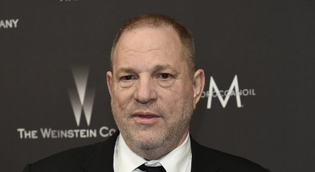 Weinstein aggredito e preso a schiaffi mentre cena al ristorante