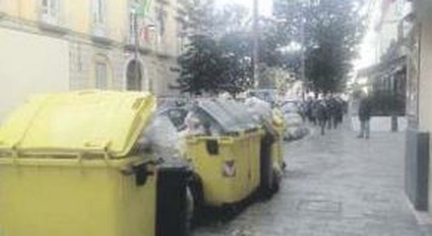 Caserta, raccolta rifiuti rebus: Ecocar chiama, sciopero congelato