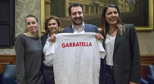 Salvini: "Alla Garbatella anche se pieno di comunisti". ​I residenti: "Non venire, farai la fine di Alemanno"