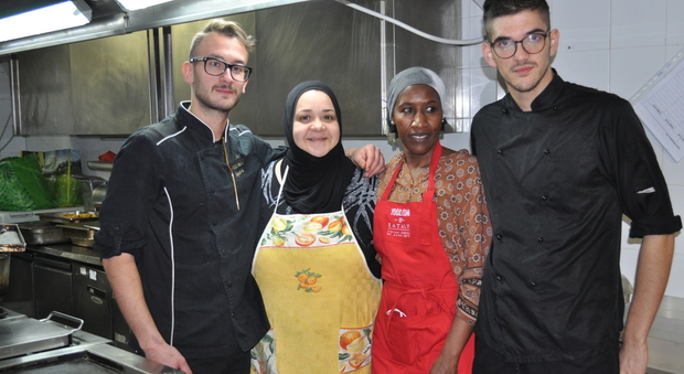 Roma, con Gustamundo il ristorante apre le cucine agli chef rifugiati nei centri di accoglienza