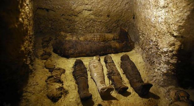Scoperto un sito con 40 mummie in Egitto: almeno 10 di loro erano dei bambini