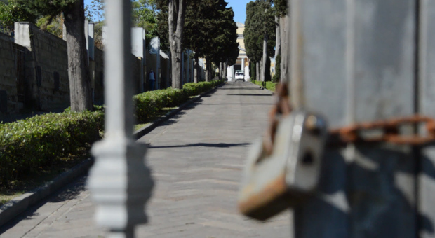 Pozzuoli, la salma di una bimba «sparita» dal cimitero: genitori condannati a pagare le spese legali