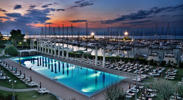 La piscina di Marina Punta Faro a Lignano
