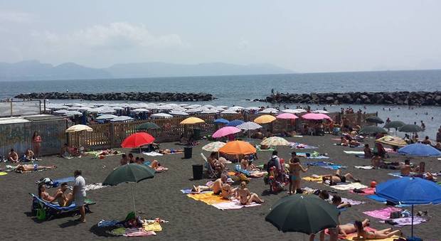 Spiaggia libera con tariffario la beffa dell’estate low cost