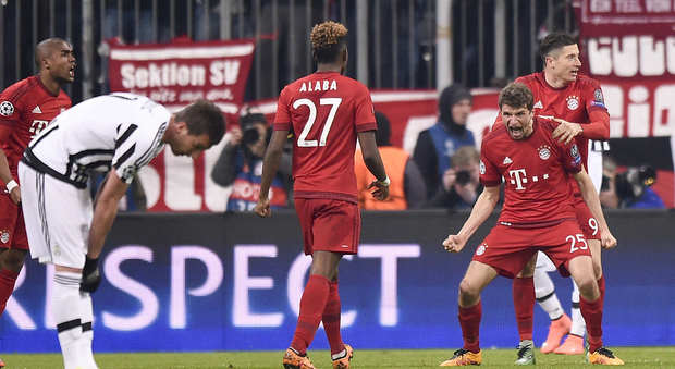 Muller esulta dopo il gol del 2-2 (Lapresse)