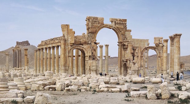 Isis, l'esercito siriano riprende il pieno controllo di Palmira con l'aiuto dei russi