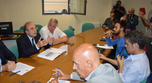La conferenza stampa del sindaco di Taranto