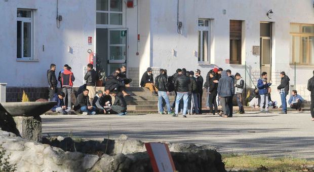Bolzano, rissa nel centro profughi: bastoni, spranghe ed estintori. Otto arresti