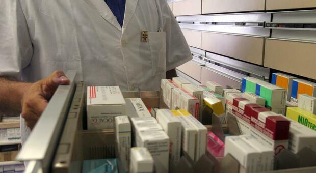 Bollette, a rischio la consegna dei medicinali: in allarme ospedali e farmacie