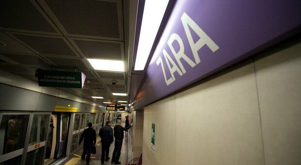 Milano, tenta il suicidio in metro: è gravissimo. Bloccata parte della tratta della M3
