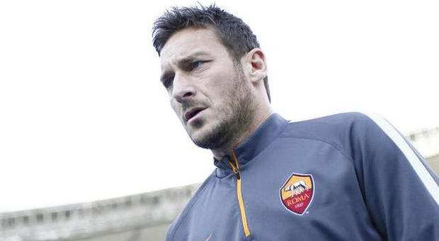 Roma, Totti sempre più in dubbio per il Napoli: ​Pjanic pronto a fare le veci del capitano