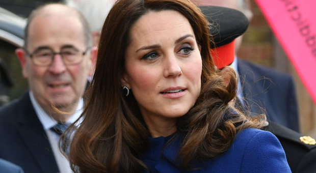 Kate Middleton e William, aria di crisi: lei lancia uno strano messaggio in tv
