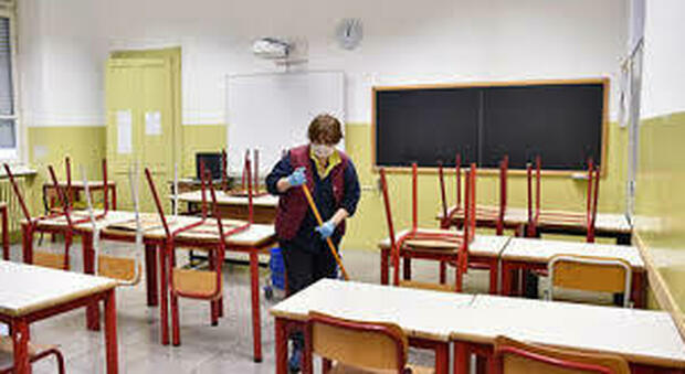 Salerno, il sindaco tiene chiuse le scuole: «Non abbiamo avuto l'esito dei test»