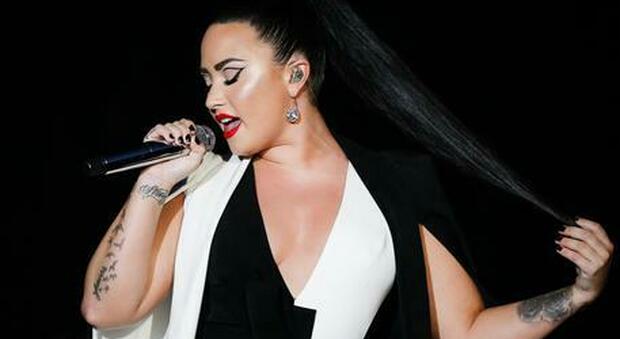 Demi Lovato choc: «Ho avuto tre ictus e un infarto. Danni al cervello, non posso guidare né leggere»