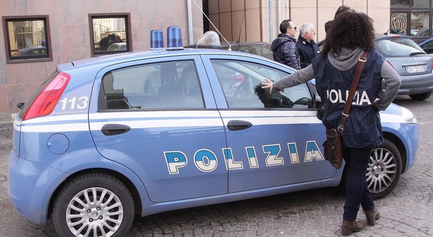 Benevento, spacciava in villa per gli studenti: bloccato