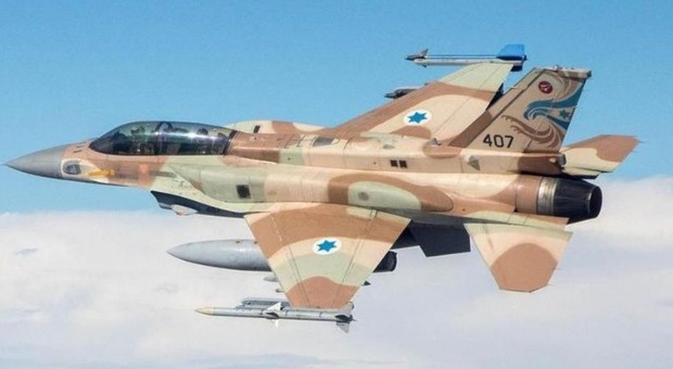 Aereo russo con 172 passeggeri sfiorato da missili lanciati da caccia israeliani: atterraggio d'emergenza in Siria