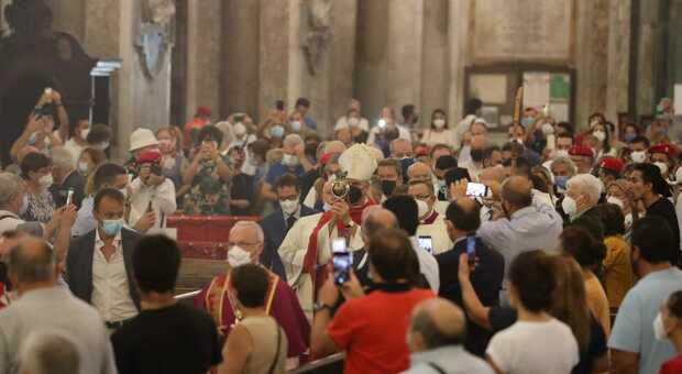 Miracolo di San Gennaro a Napoli, l'arcivescovo Battaglia: «C'è bisogno di un tempo nuovo, le istituzioni pensino al bene comune»