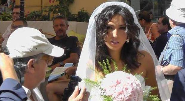 Caterina Balivo, matrimonio a Capri: applausi ai neosposi in piazzetta
