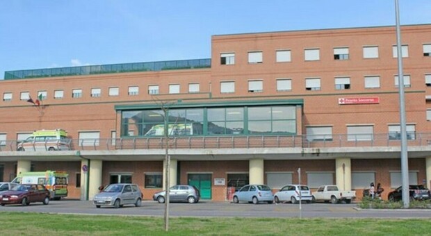 Infermiera aggredita in ospedale a Cassino: «Scaraventata a terra da una paziente al pronto soccorso»